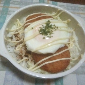 なんか嬉しい♡ソースコロッケ丼